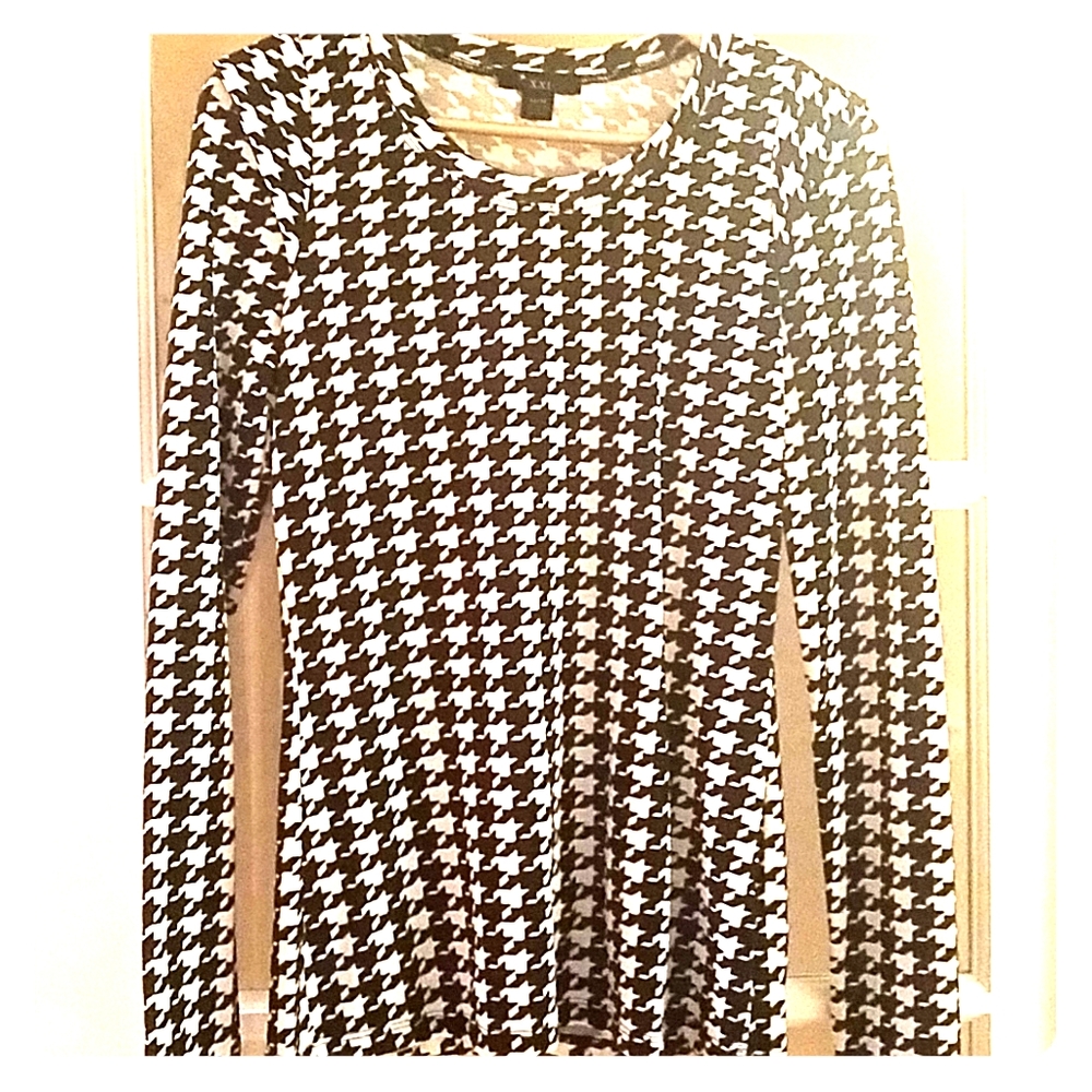 Brand New Houndstooth Print Top